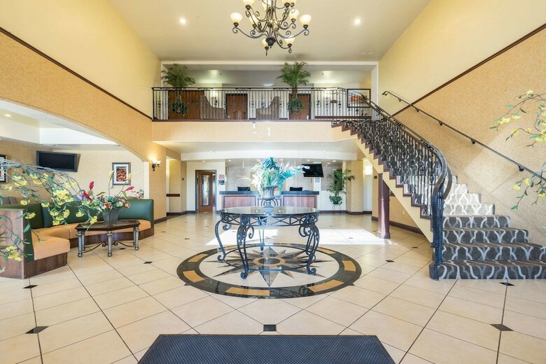 Hotel Comfort Inn & Suites
