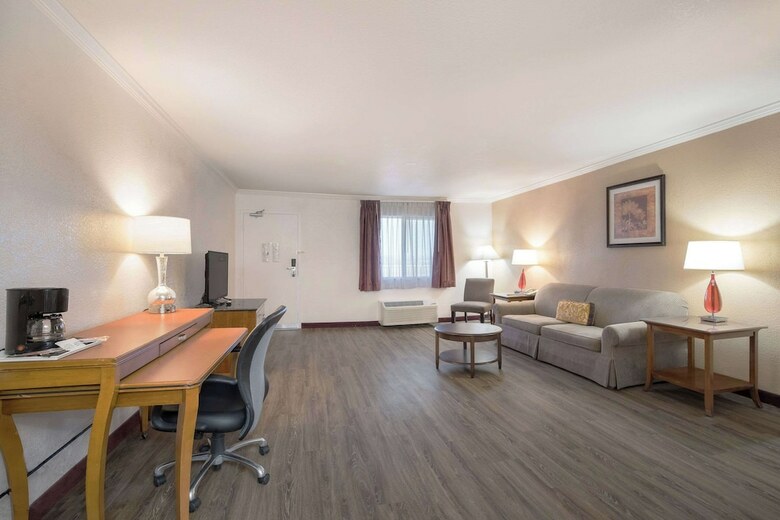 Hotel Quality Inn & Suites