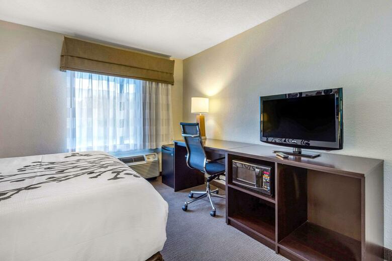 Hotel Sleep Inn & Suites