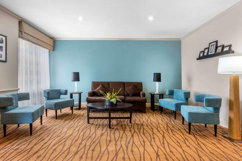 Hotel Sleep Inn & Suites