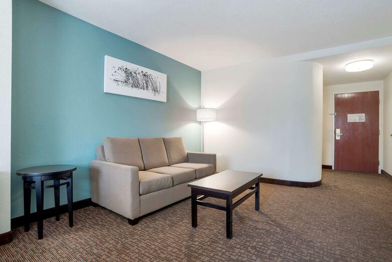 Hotel Sleep Inn & Suites