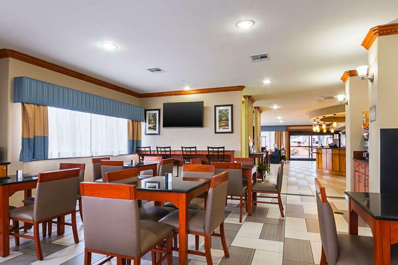 Hotel Comfort Suites