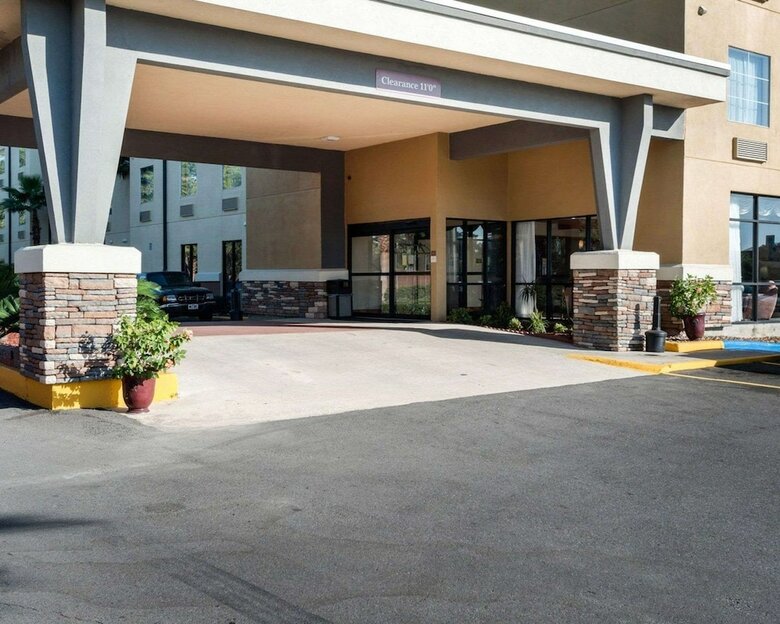 Hotel Comfort Suites