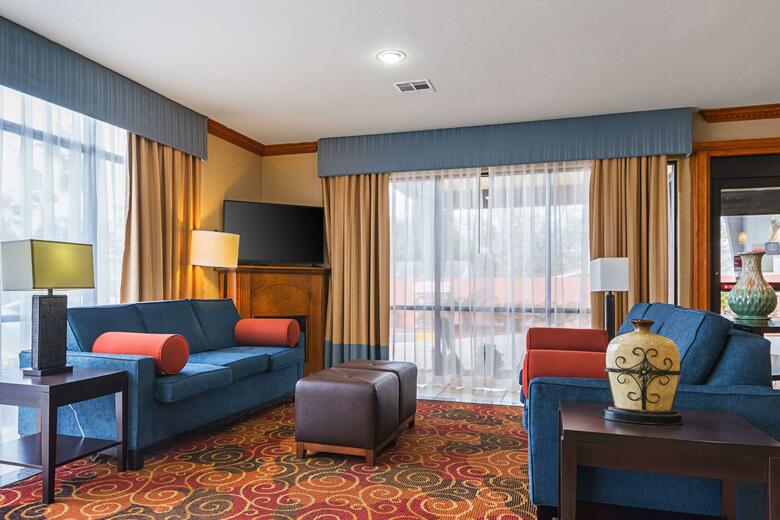 Hotel Comfort Suites