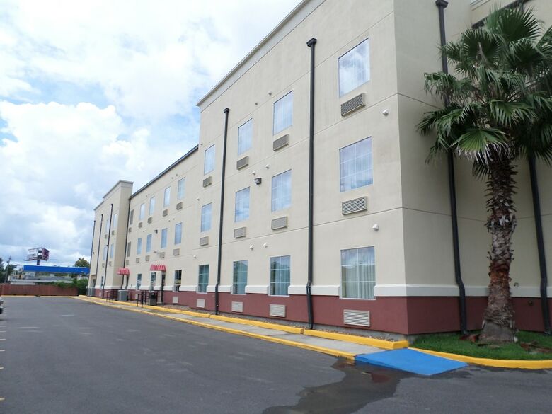 Hotel Comfort Suites