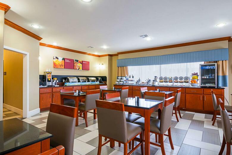 Hotel Comfort Suites
