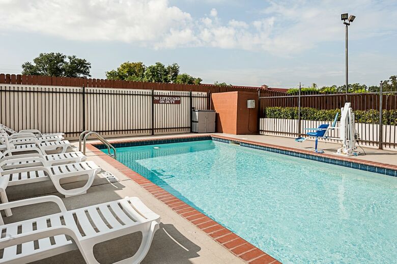 Hotel Comfort Suites