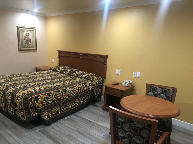 Hotel Econo Lodge South