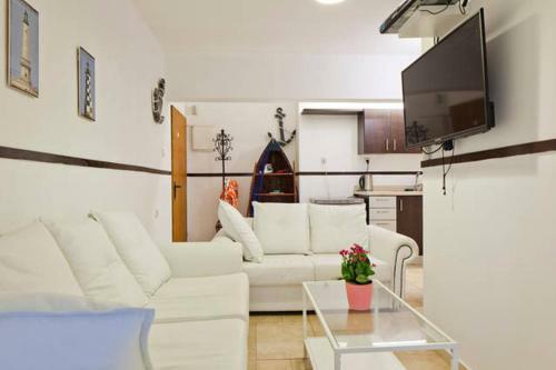 Hostal Bougrashov Beach Dreams