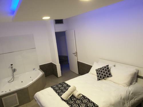 Avshalom Holiday Apartments