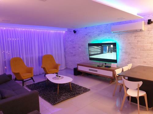 Avshalom Holiday Apartments