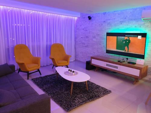 Avshalom Holiday Apartments