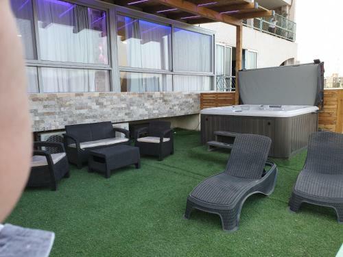 Avshalom Holiday Apartments