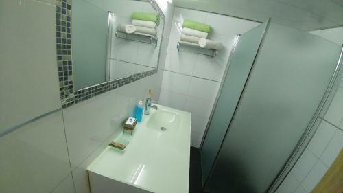 Avshalom Holiday Apartments
