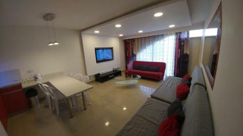 Avshalom Holiday Apartments
