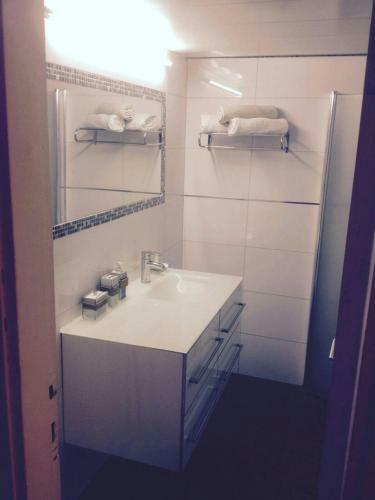 Avshalom Holiday Apartments