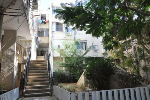 Isramax Jerusalem Apartment In Bat-yam