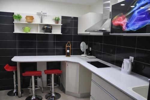 Isramax Jerusalem Apartment In Bat-yam