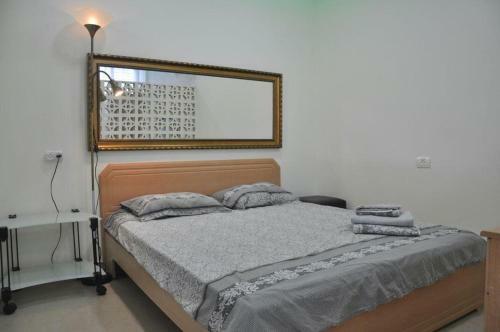 Isramax Jerusalem Apartment In Bat-yam