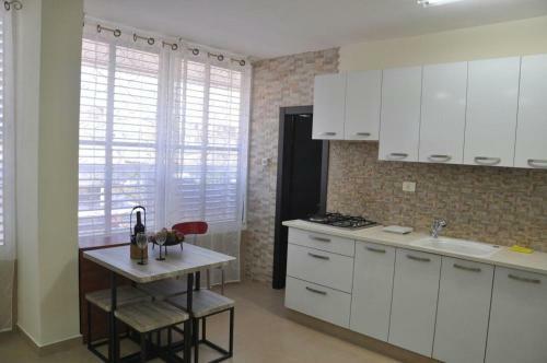 Isramax Jerusalem Apartment In Bat-yam