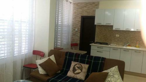Isramax Jerusalem Apartment In Bat-yam