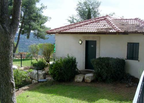 Lodge Shoresh Green Hills