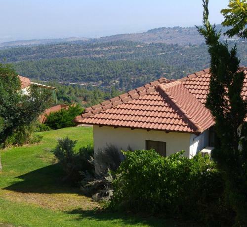 Lodge Shoresh Green Hills