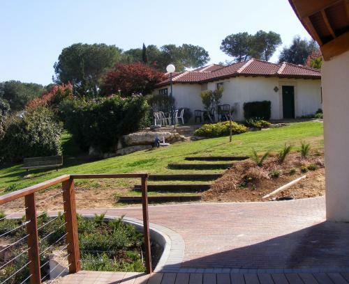 Lodge Shoresh Green Hills
