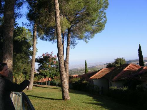 Lodge Shoresh Green Hills