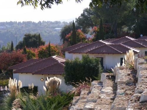 Lodge Shoresh Green Hills