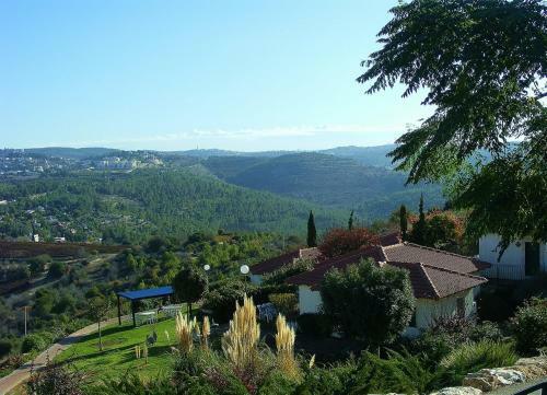 Lodge Shoresh Green Hills