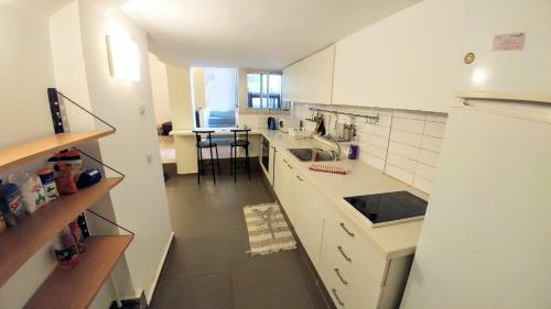 Trumpeldor Beach Apartments Tlv