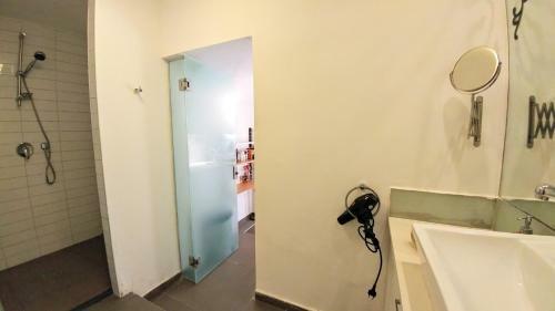 Trumpeldor Beach Apartments Tlv