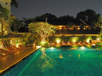 Hotel Woodlands Suites