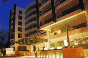 Hotel Woodlands Suites