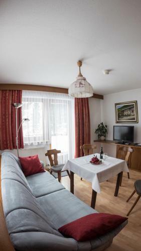 Hostal Apart-pension Haus Arina