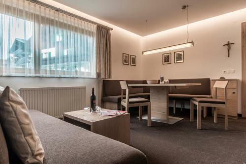 Aparthotel Tschanun Garni