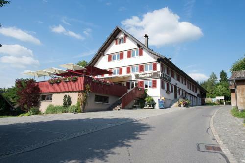 Posada Gasthof Kreuz Bildstein