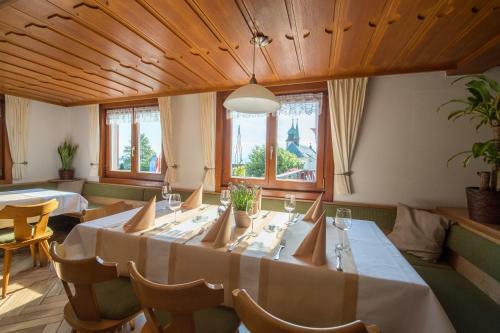 Posada Gasthof Kreuz Bildstein