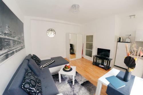Joe's Apartments - 1030