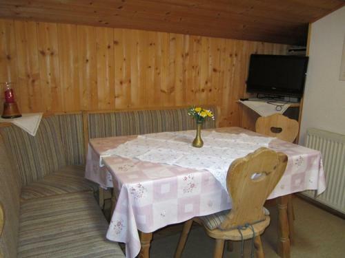 Apartamento Ferienwohnungen Haus Schett