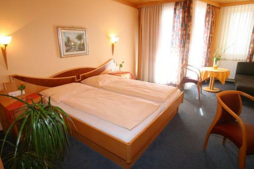 Hostal Hotel & Kurpension Weiss