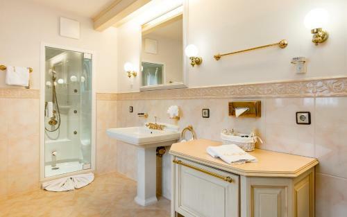 Traumhotel ...liebes Rot-fl�h