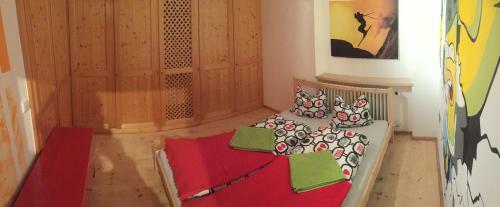 Jack's Lake & Mountain (jlm) Hostel