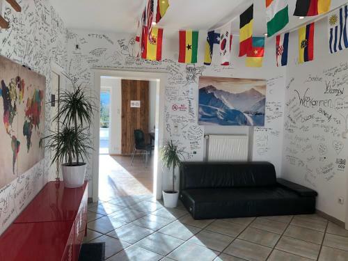 Jack's Lake & Mountain (jlm) Hostel