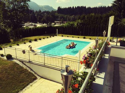 Jack's Lake & Mountain (jlm) Hostel