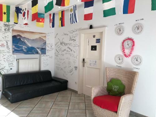 Jack's Lake & Mountain (jlm) Hostel