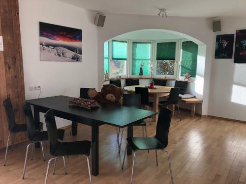 Jack's Lake & Mountain (jlm) Hostel