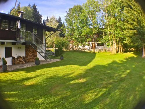 Jack's Lake & Mountain (jlm) Hostel