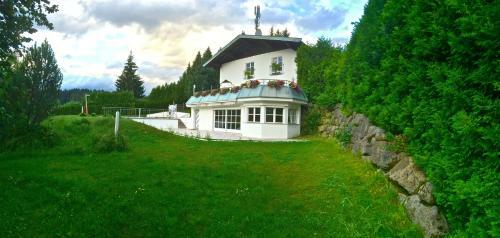 Jack's Lake & Mountain (jlm) Hostel